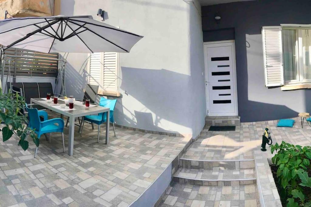 شقة Novoureden Komforni Stan Od 90 M2 S Dvoristem شيبينيك الغرفة الصورة